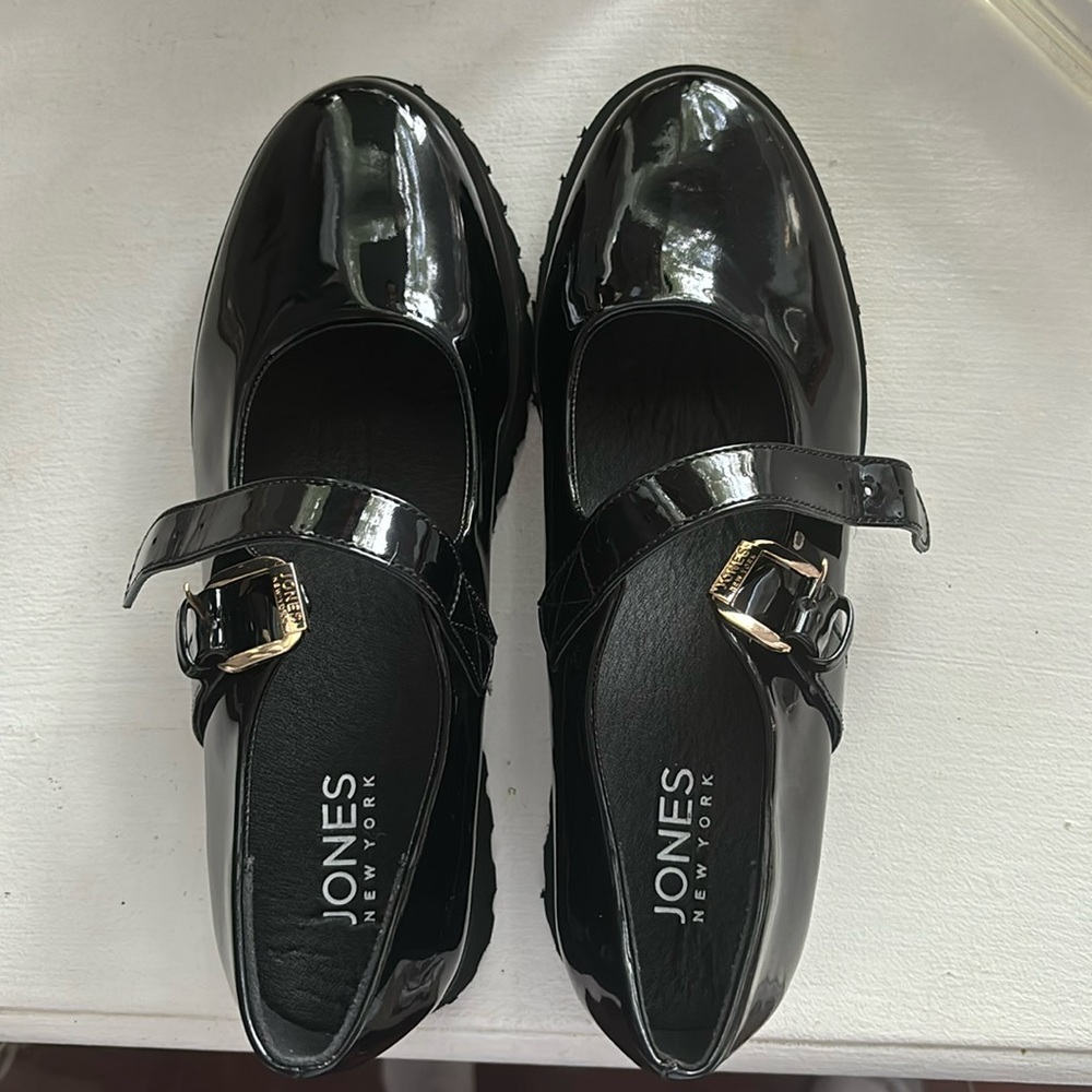 Platform flats with buckle